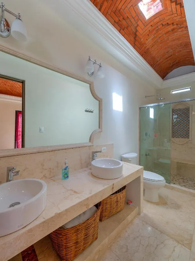 Casona Sirenas, A Family Home In Historical Merida