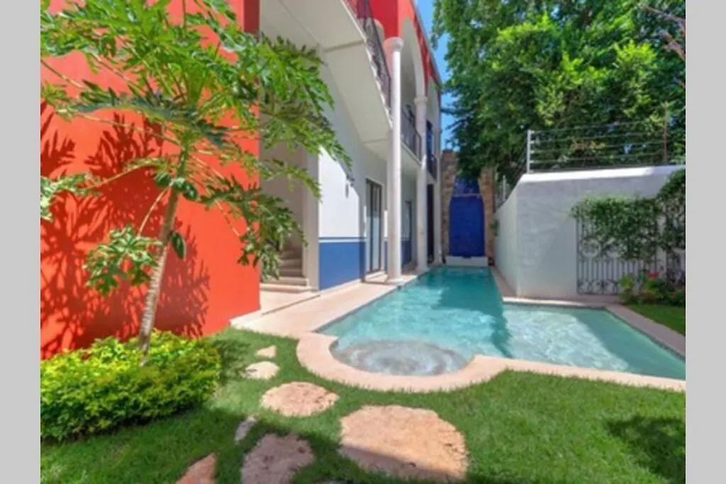 Casona Sirenas, A Family Home In Historical Merida