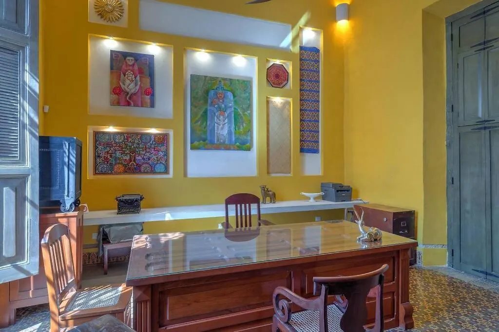 Casona Sirenas, A Family Home In Historical Mérida